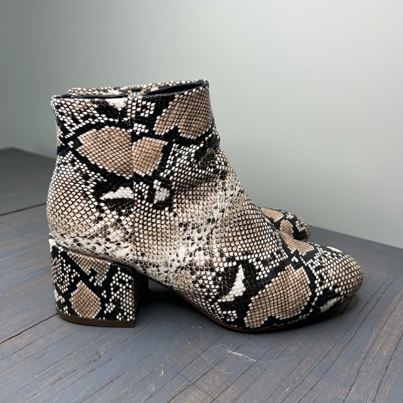 Snake Print Ankle Booties Size 7 - Picture 3 of 8